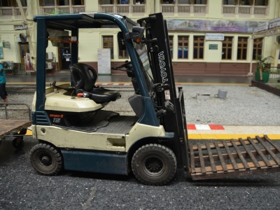 Do forklift and forklift truck-resistant signage tapes exist?